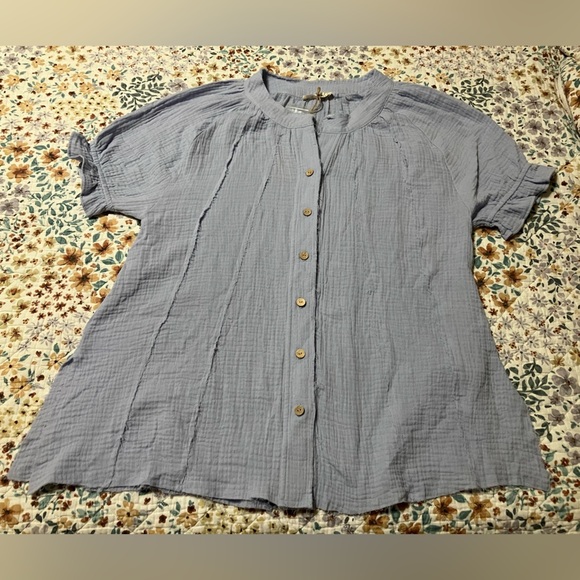 NWT!  Light Blue  Women's Button-Up Top - Picture 3 of 8